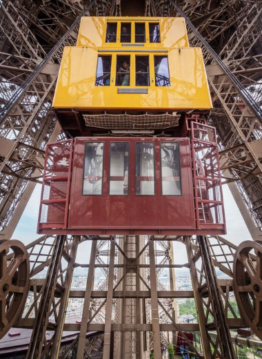 Chariot cabine ascenseur OUEST de la Tour Eiffel